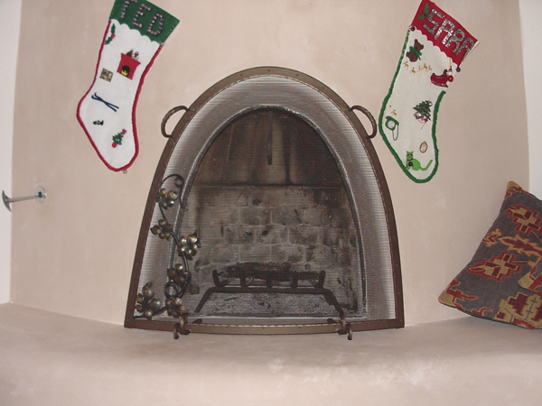Christmas-Time-Fireplace-Screen